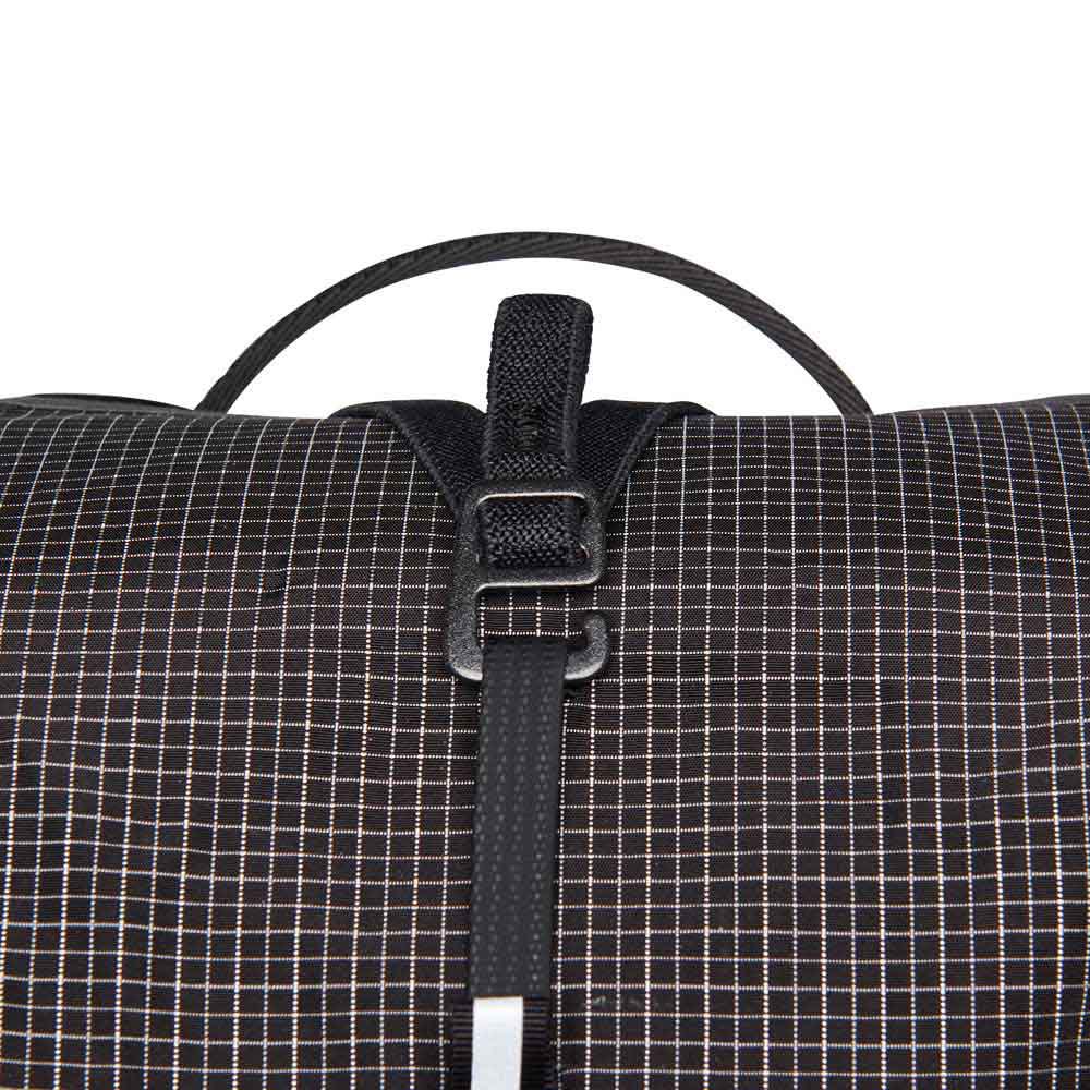 black-diamond-distance-22l-backpack (6).jpg