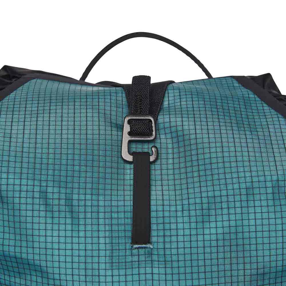 black-diamond-distance-15l-backpack (4).jpg