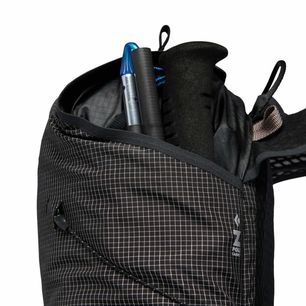 680005_0002_DISTANCE-15-BACKPACK_Black_06_-1024x1024.jpg